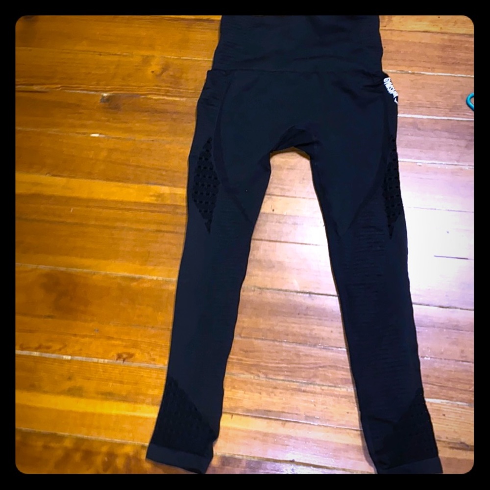 Gym shark leggings